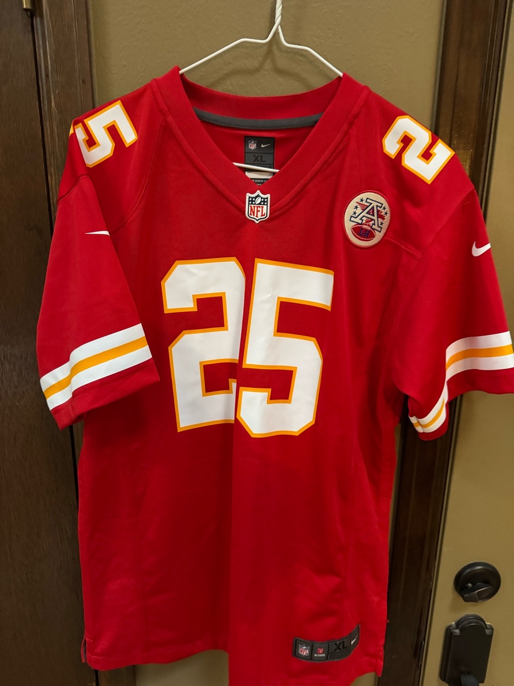 Kansas City kids Red #25 Edward’s-Helaire jersey size xl 18-20 like new